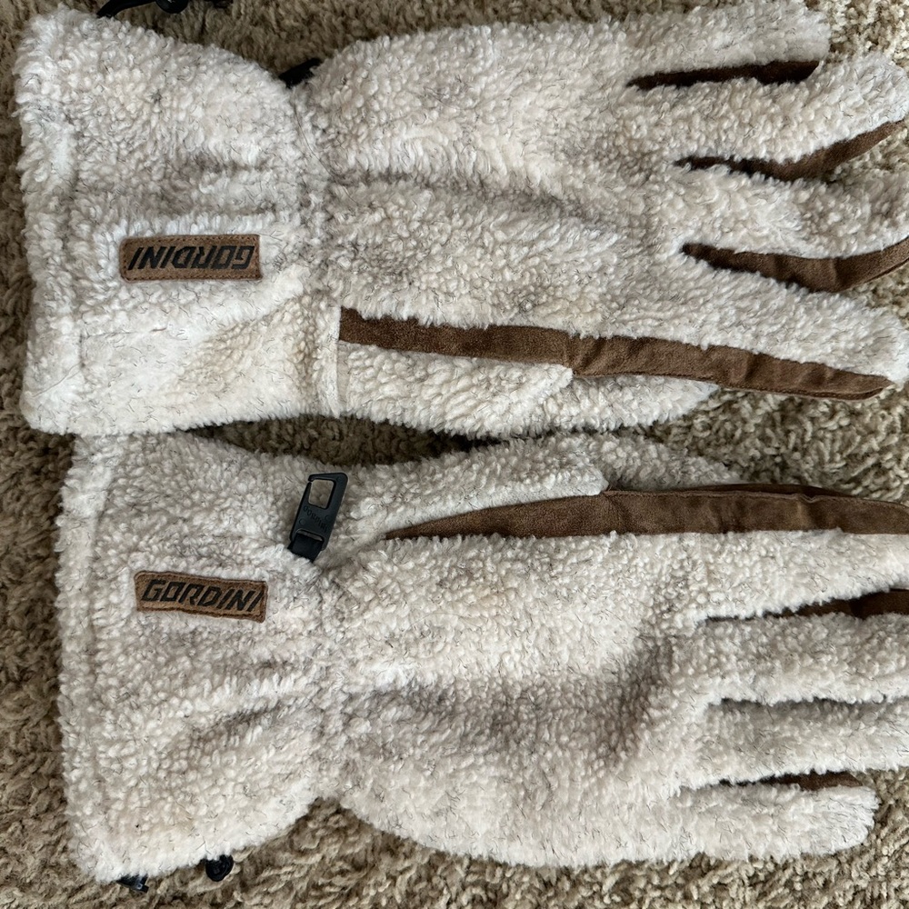 Gordini Cream Sherpa Fleece Gloves with Brown Accents